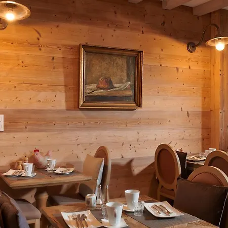 Hotel Peche De Vigne Restaurant & Rodern